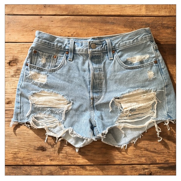 Levi's Pants - NWOT Levi’s Distressed Denim Women's Shorts Button Up